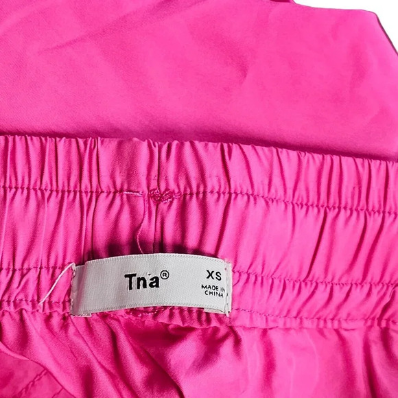 Aritzia TNA Parachute Cargo Wind Pants  Size XS Hot Pink Toggle Waist Joggers - Picture 12 of 13